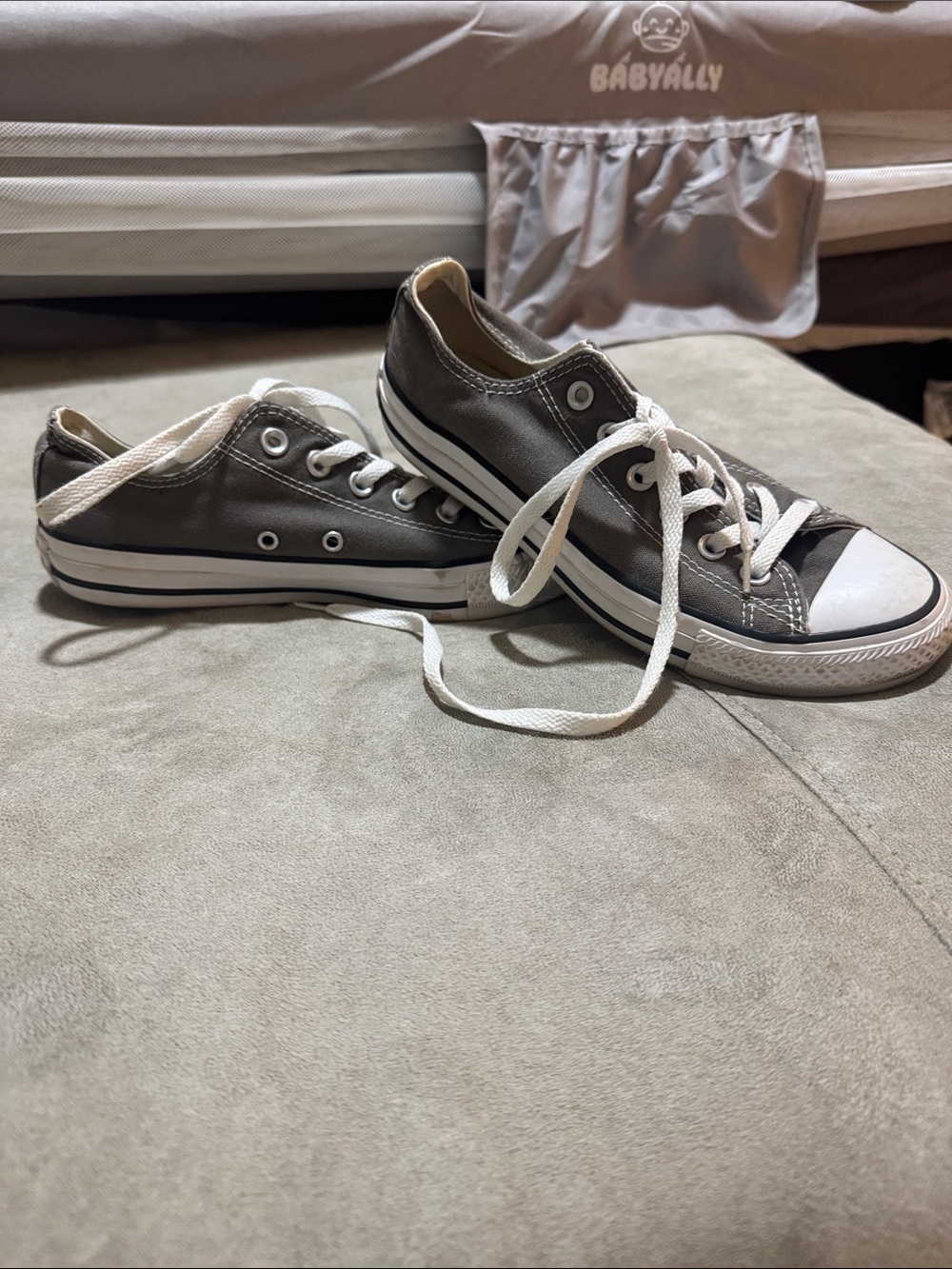 Women’s low top converse